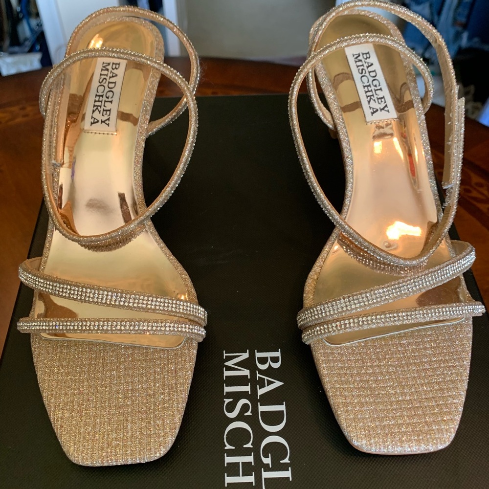 Badgley Mischka Ultra PaleGold Strappy Heel Size 6